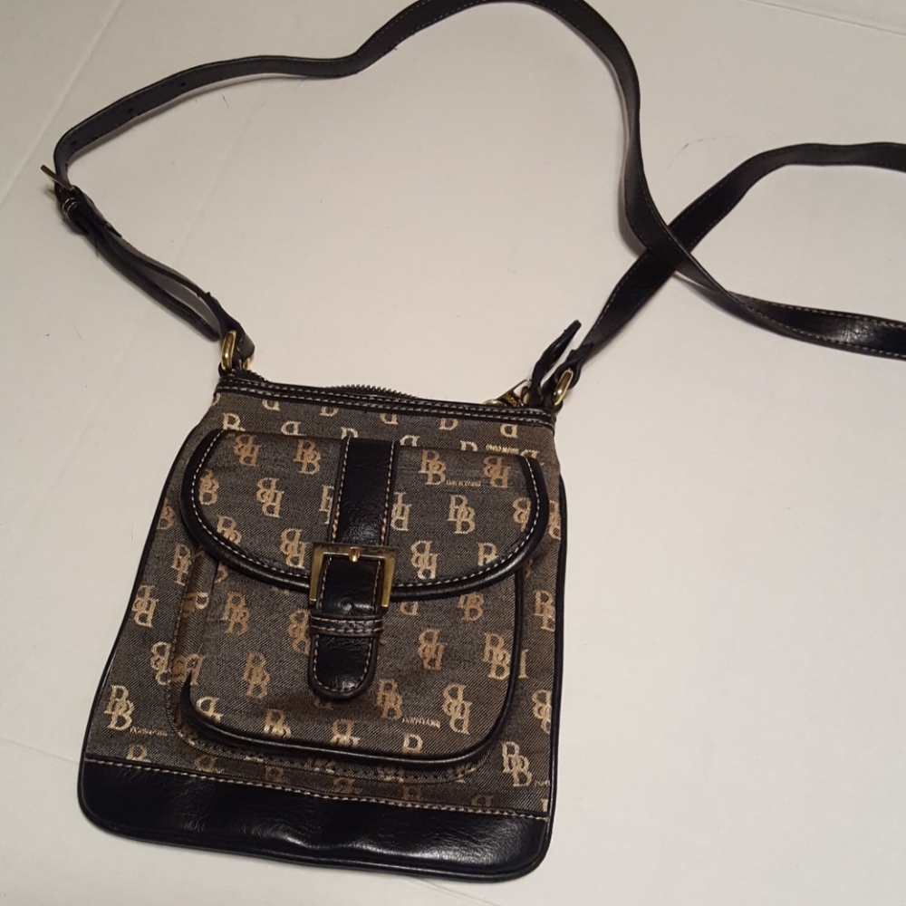 👜👜Dooney & Bourke crossover bag- vintage